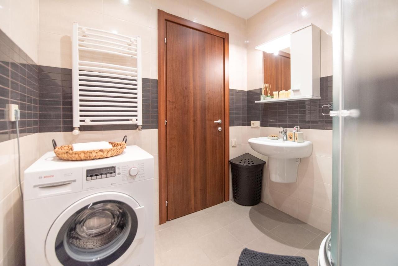 Gg Home - Cozy 2-Bedroom Apartment On Givi Kartozia Tiflis Dış mekan fotoğraf