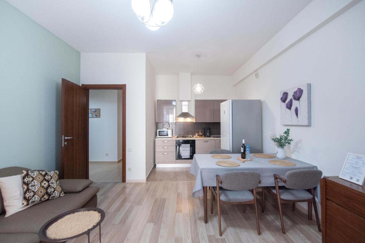 Gg Home - Cozy 2-Bedroom Apartment On Givi Kartozia Tiflis Dış mekan fotoğraf